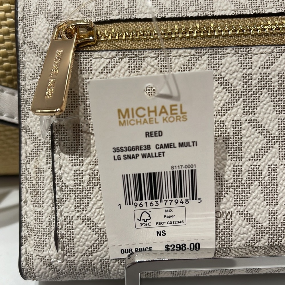 MICHAEL KORS
Reed Large Snap Signature Wallet
Style: 35S3G6RE3B
Camel Multi 
NWT - Picture 13 of 16